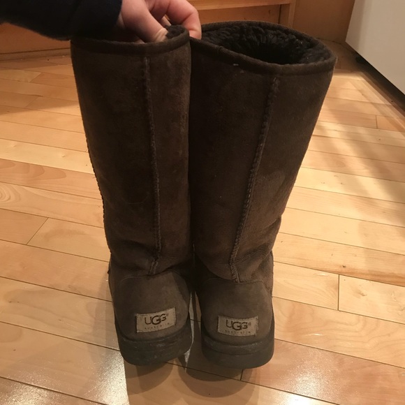 UGG Boots - Picture 2 of 4